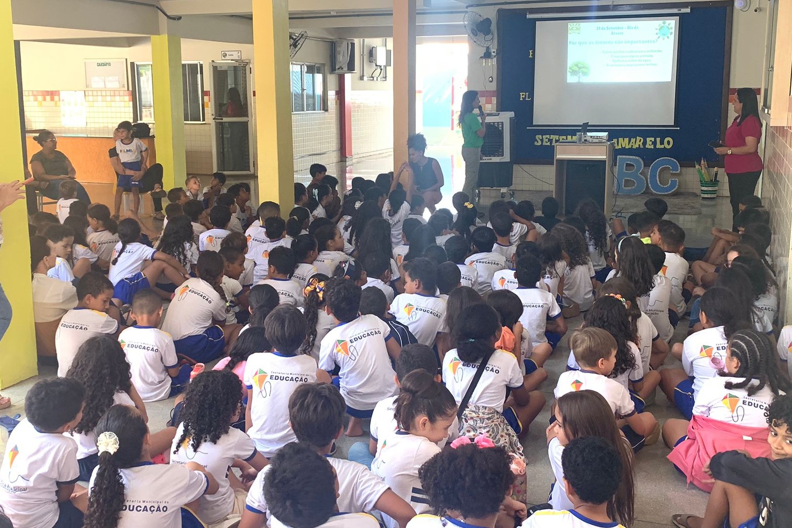 Palestra educativa foi ministrada pela educadora do Instituto Sertões, Mariana Geissler Guedes