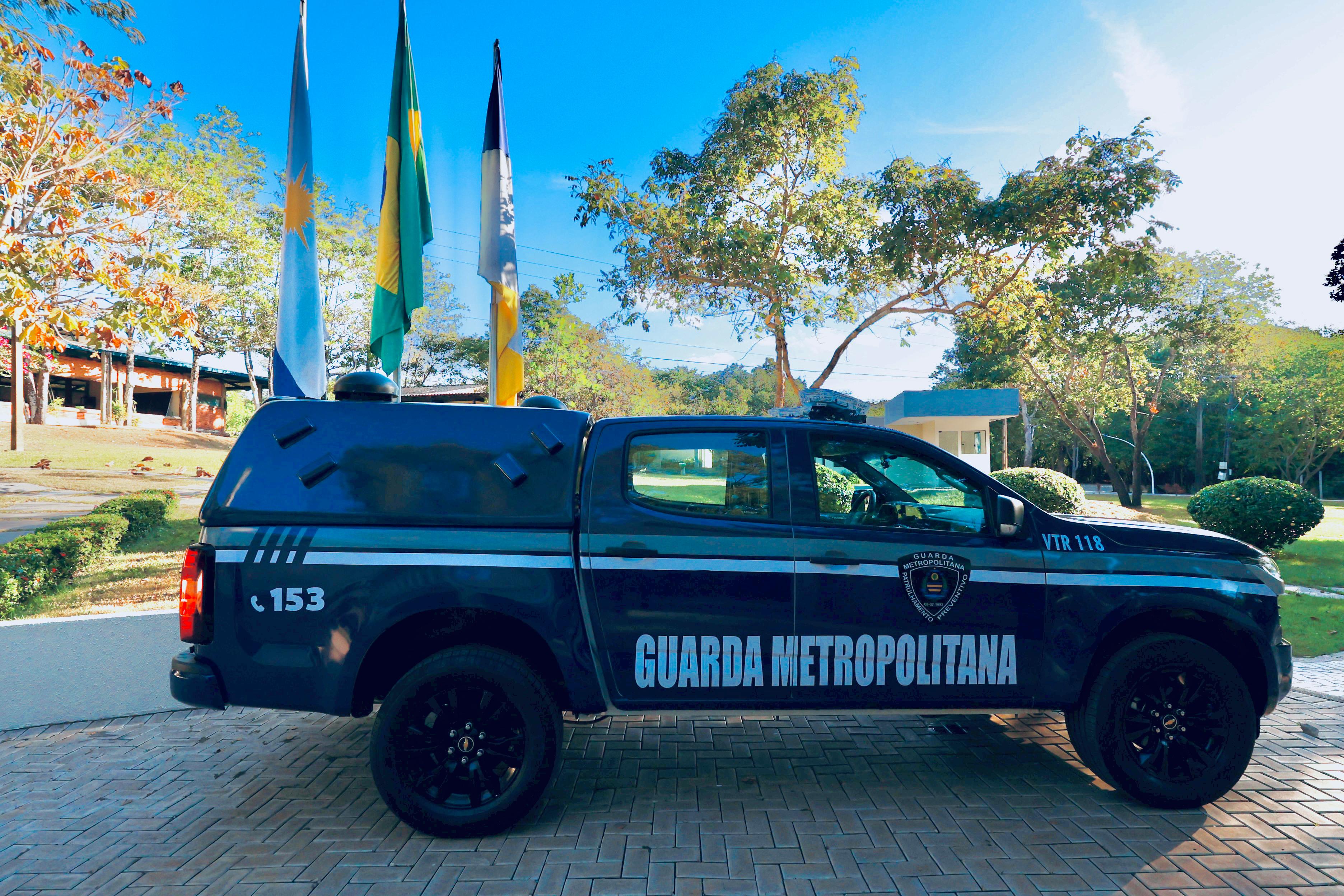 Guarda Metropolitana detém motorista embriagado na Agrotins e homem com simulacro de arma