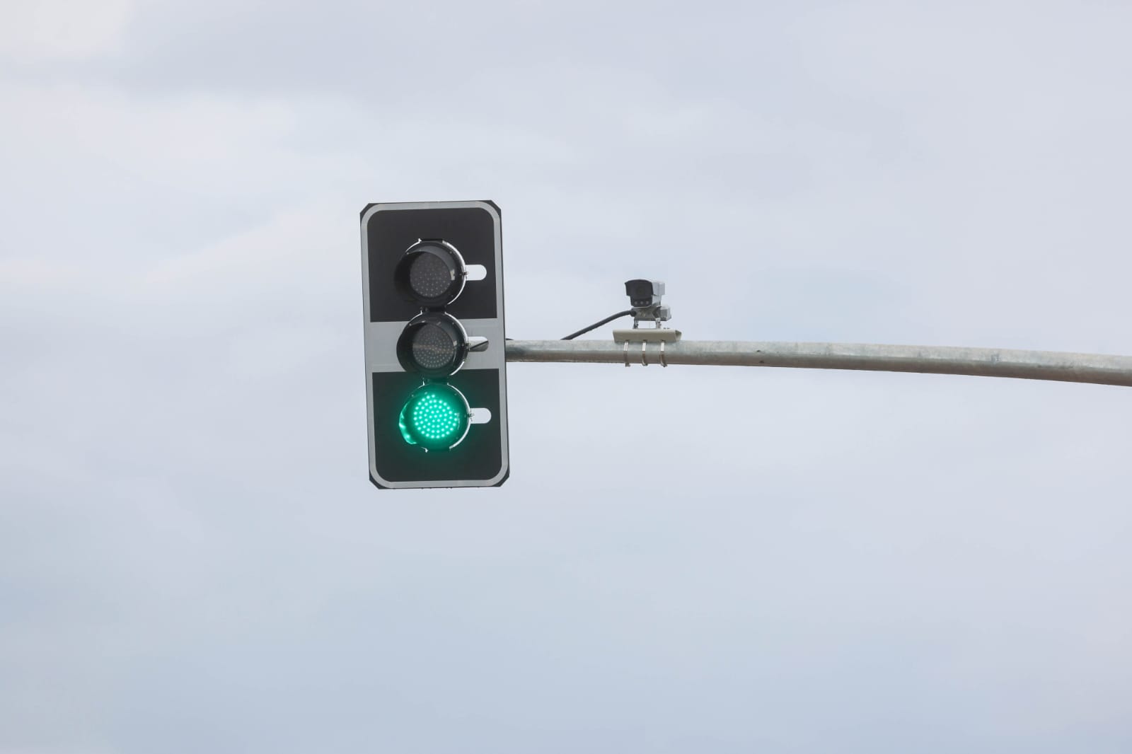 Prefeitura de Palmas anuncia implantação de semáforos inteligentes na Capital com câmeras de última geração