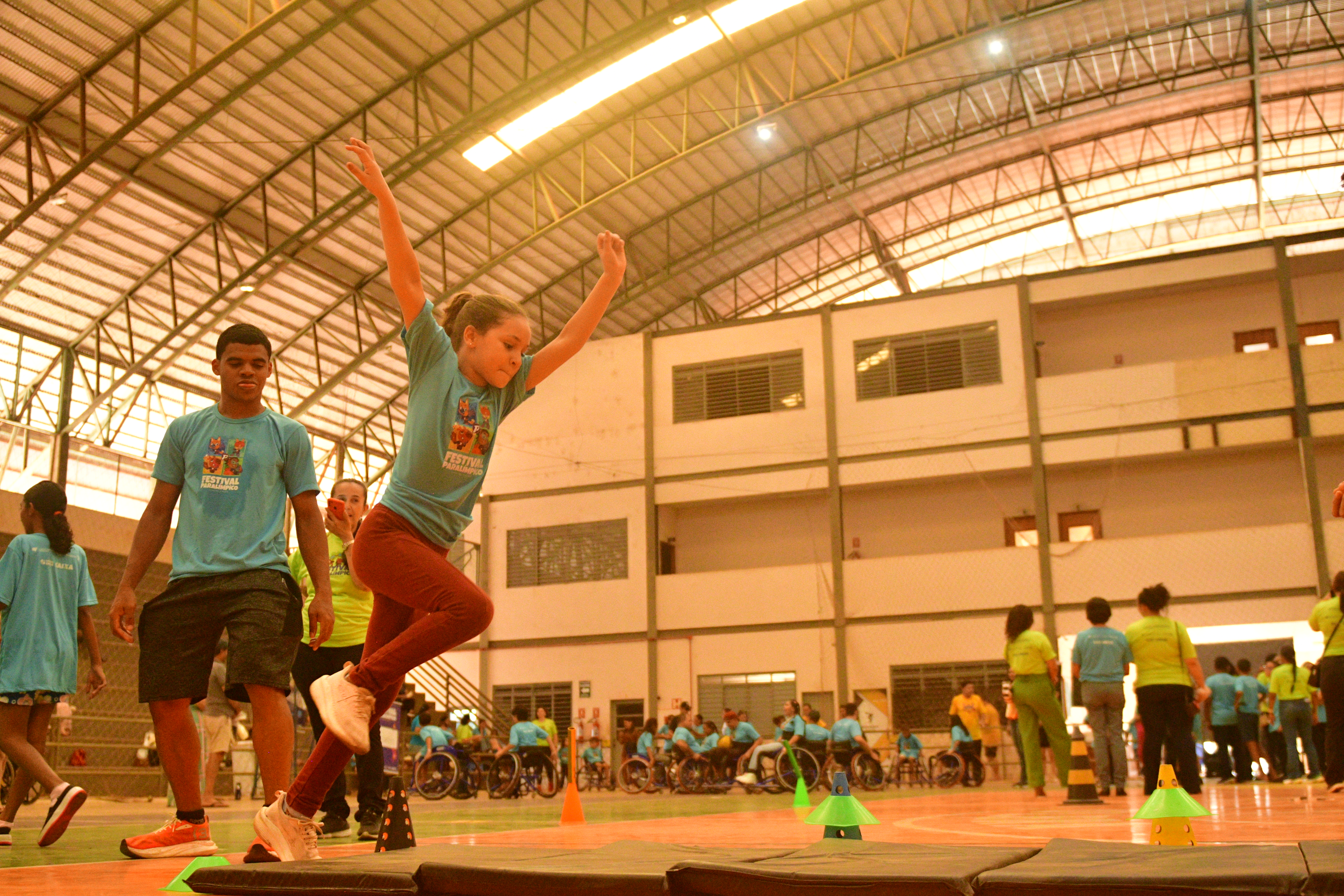 Festival Paralímpico promove inclusão e vivência esportiva entre estudantes da rede municipal de Palmas