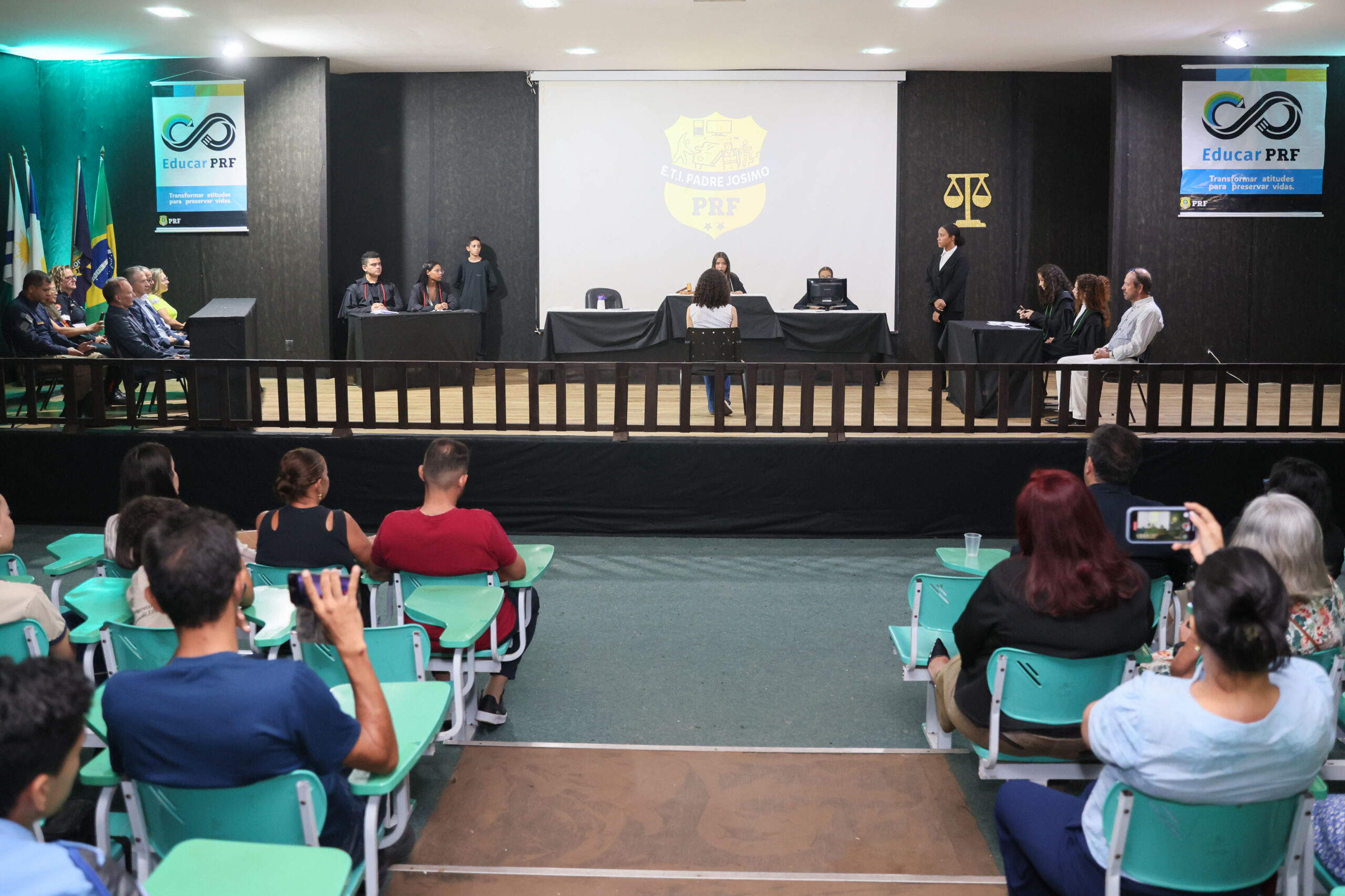 Estudantes da ETI Padre Josimo participam de júri simulado sobre crimes de trânsito