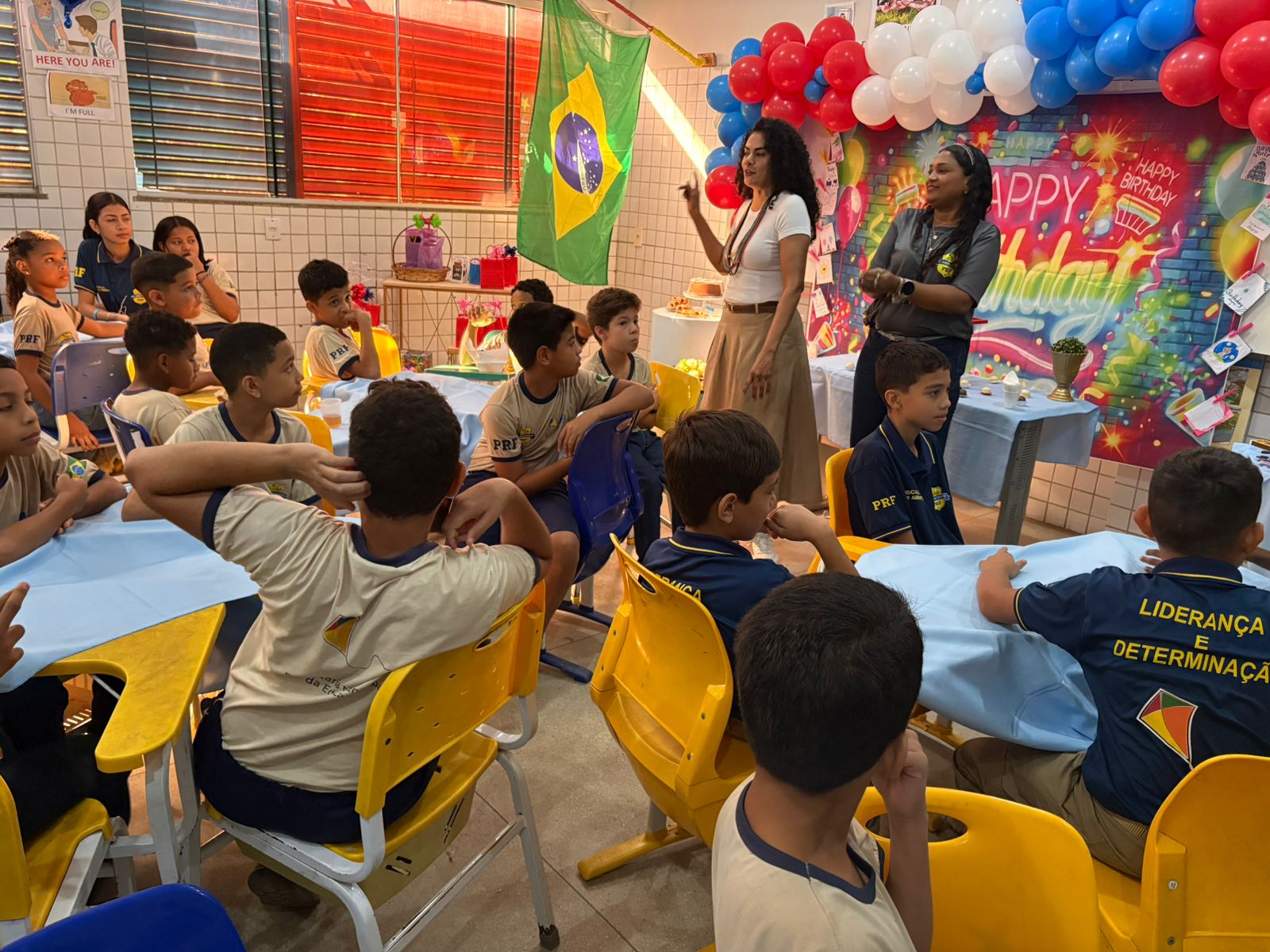 ETI Anísio Teixeira promove dinâmica ‘Torta na Cara’ para estimular aprendizagem de inglês