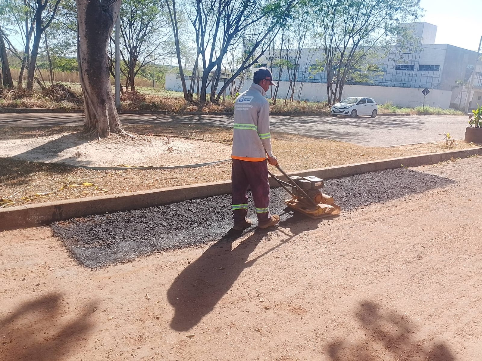 Serviço de tapa-buracos atende os setores Palmas Sul, Bela Vista e Aurenys III e IV