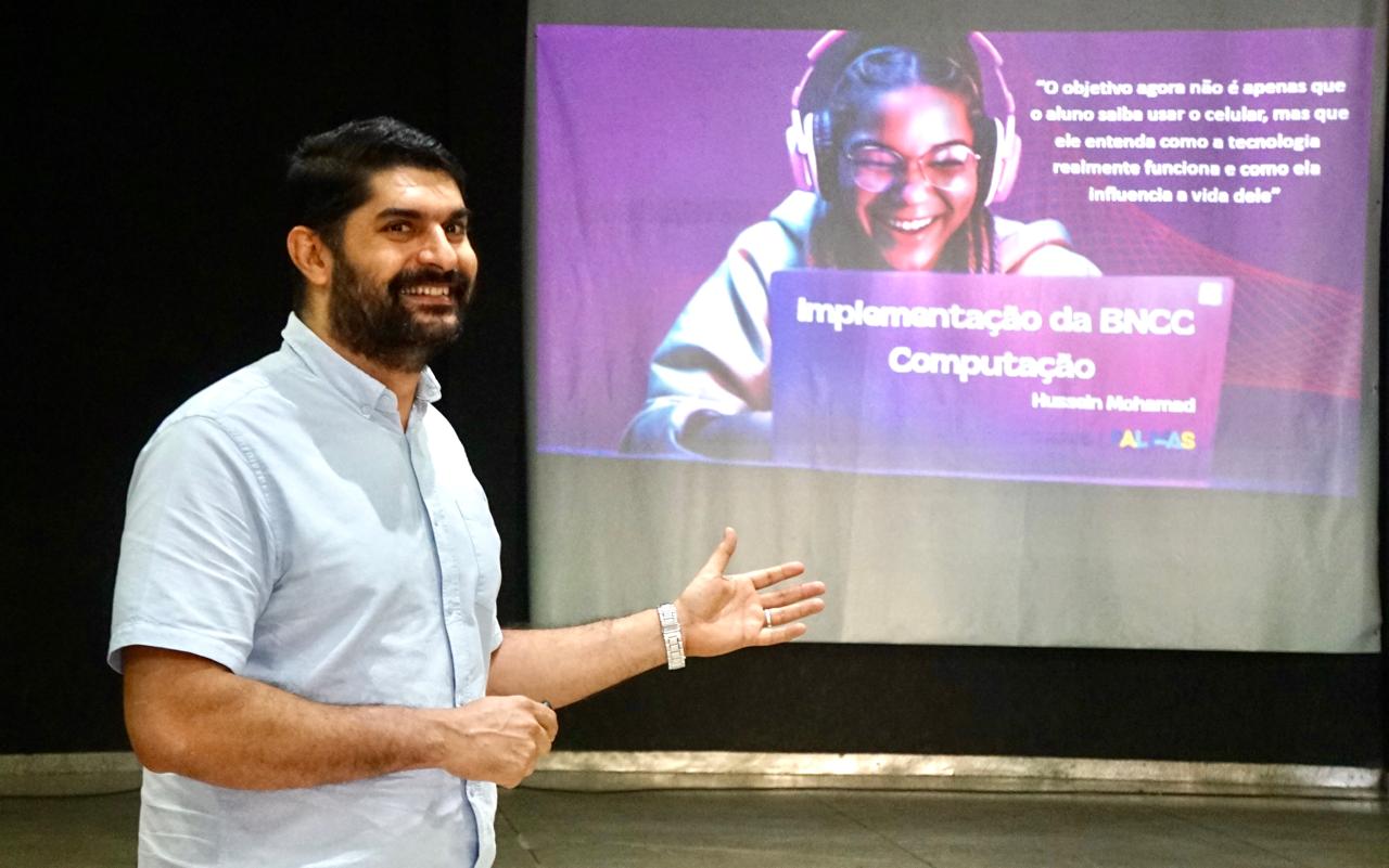 Hussein Mohamad explanou temas como a ética no ambiente digital, segurança, privacidade e os riscos da exposição na internet - Foto: Pedro Barbosa