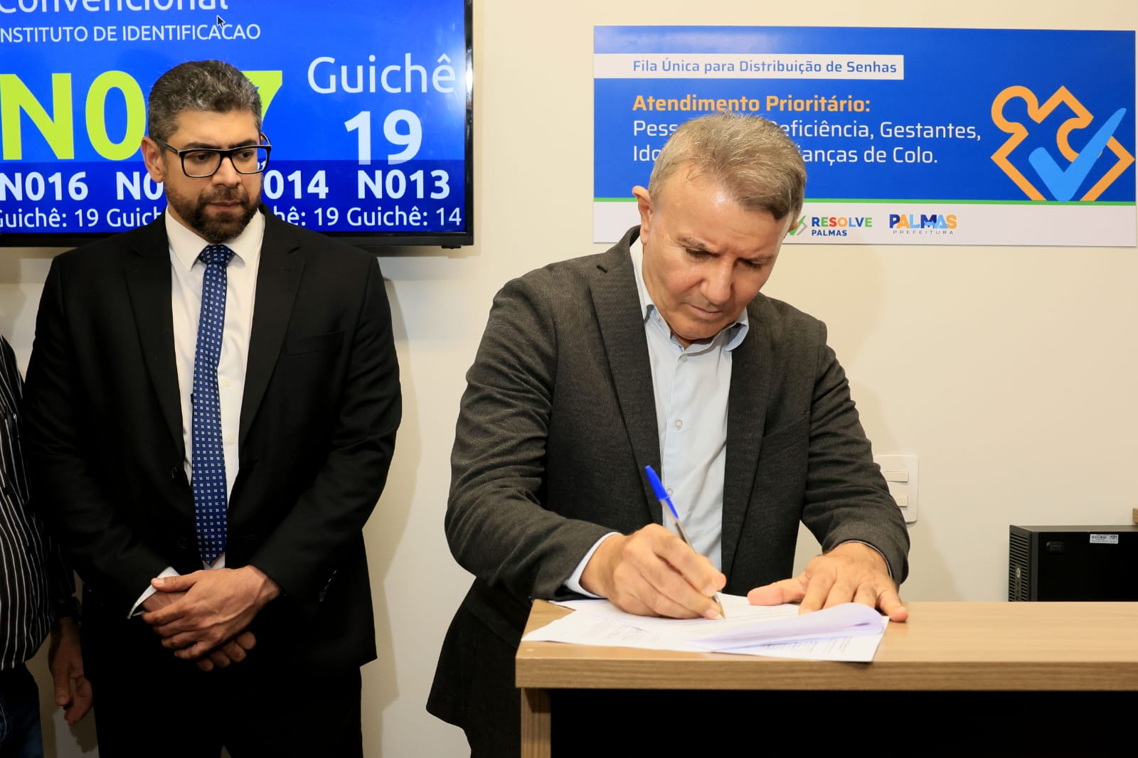 O prefeito de Palmas, Eduardo Siqueira Campos, assinou a prorrogação do contrato com o shopping e falou sobre a importância da reabertura da unidade no local