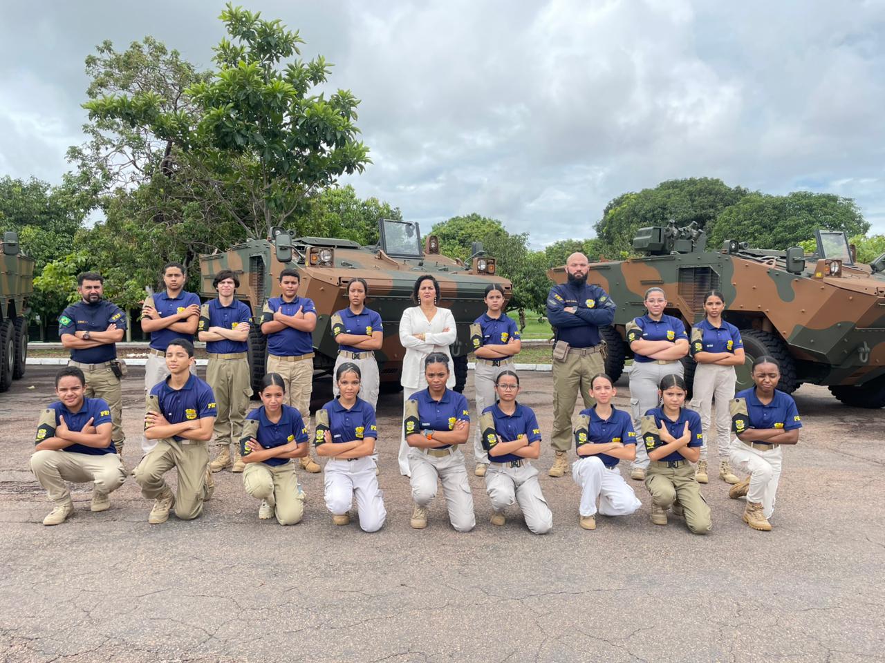 Alunos de escolas de tempo integral conhecem o 22º Batalhão de Infantaria Mecanizado do Tocantins