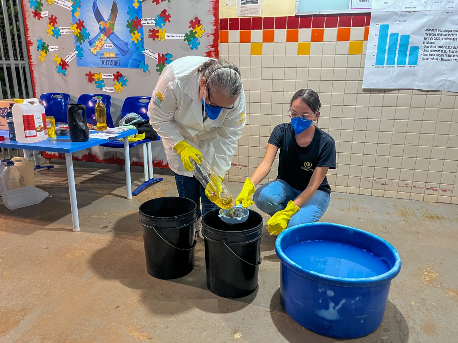 Oficina de sabão transforma aprendizado em oportunidade de renda para estudantes da EJA na Escola Maria Júlia