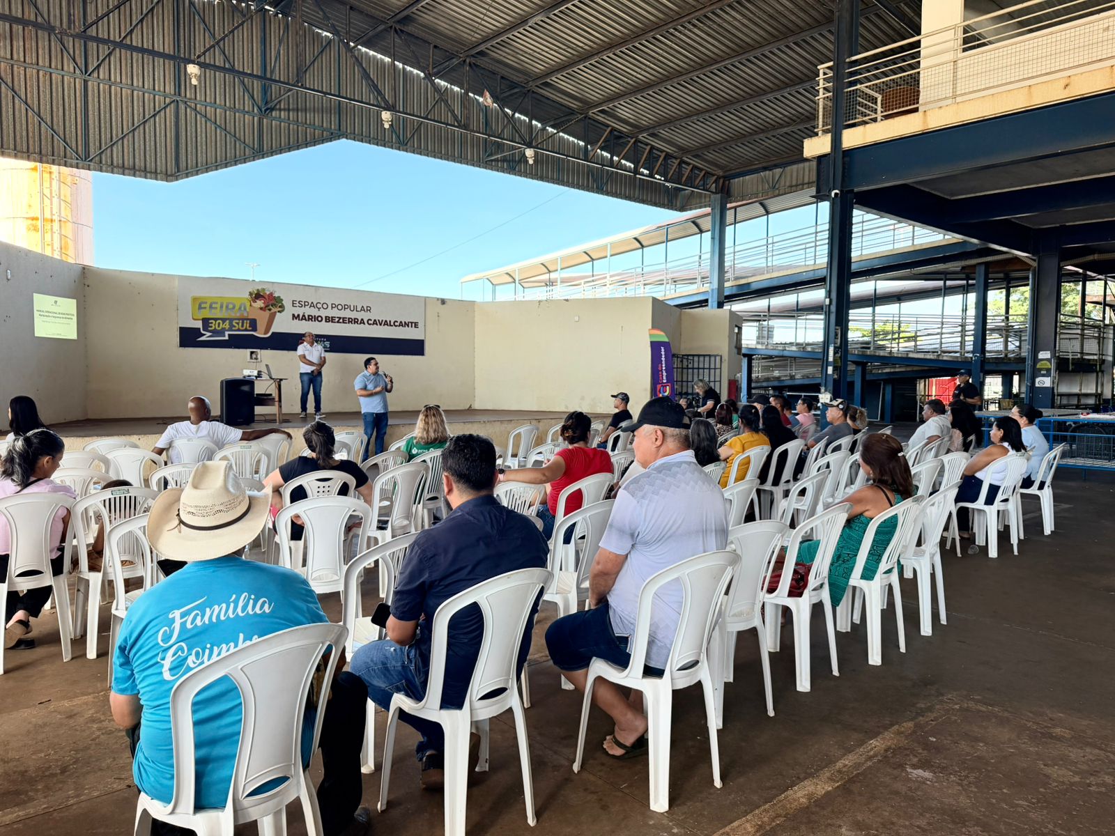 Projeto Empreende Feira leva capacitação e orientação sobre crédito para feirantes da Capital