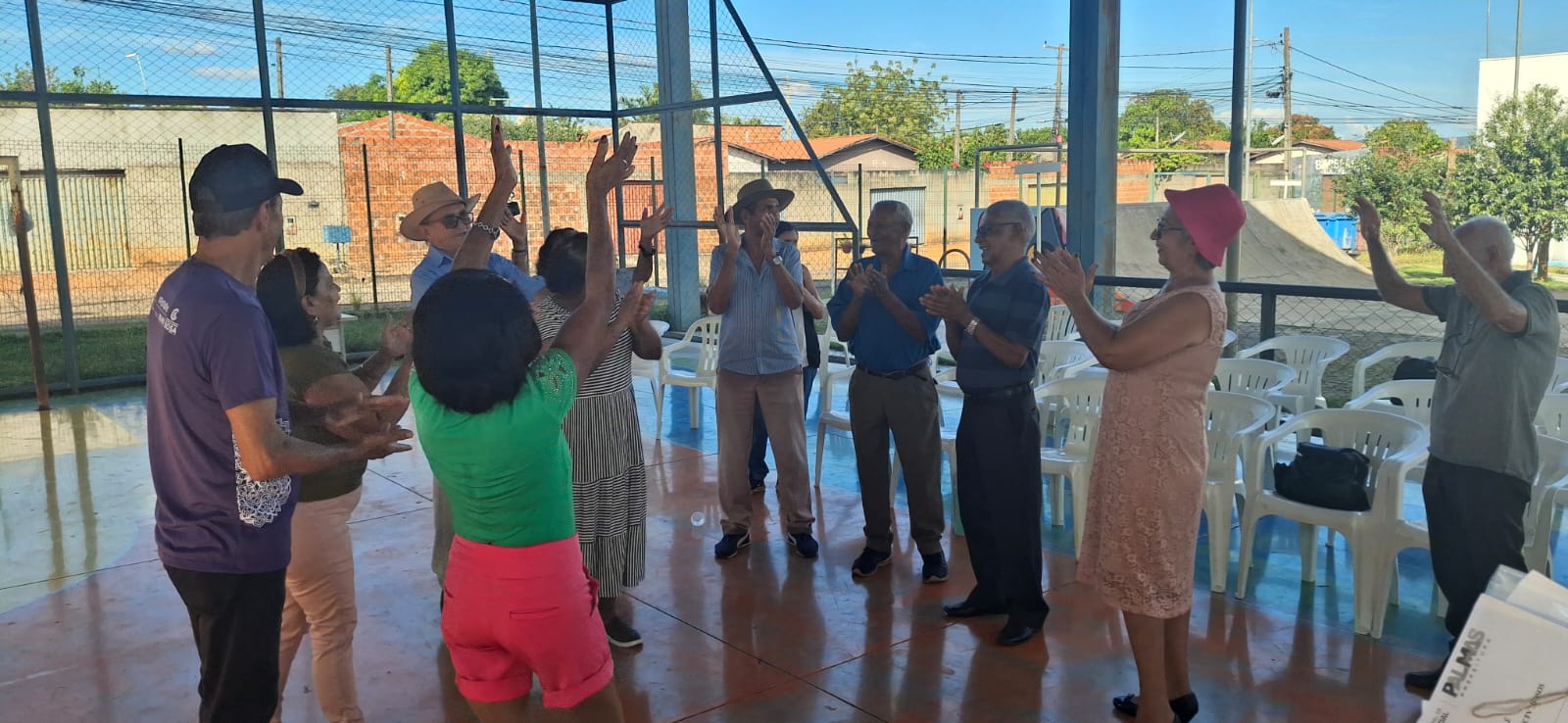 Cras Javaé promove dinâmica ‘Baú das Memórias’ com pessoas idosas