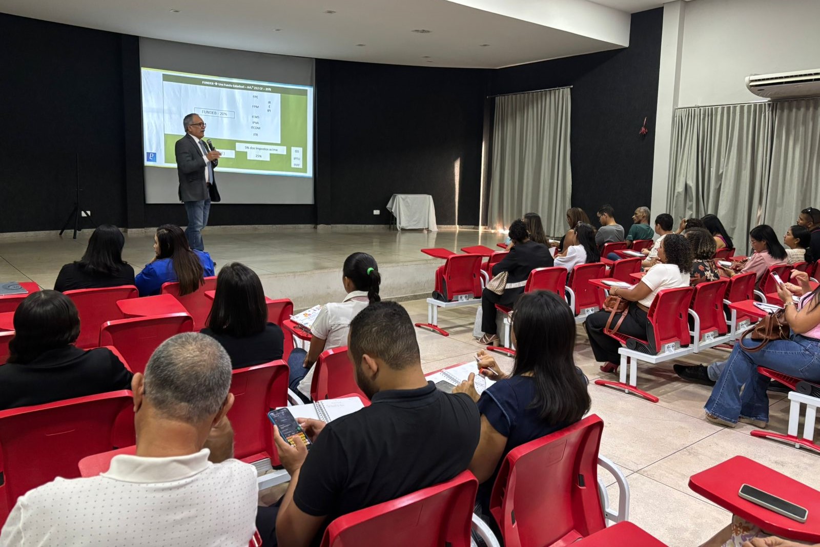 Educadores da rede municipal discutem desafios do novo Fundeb