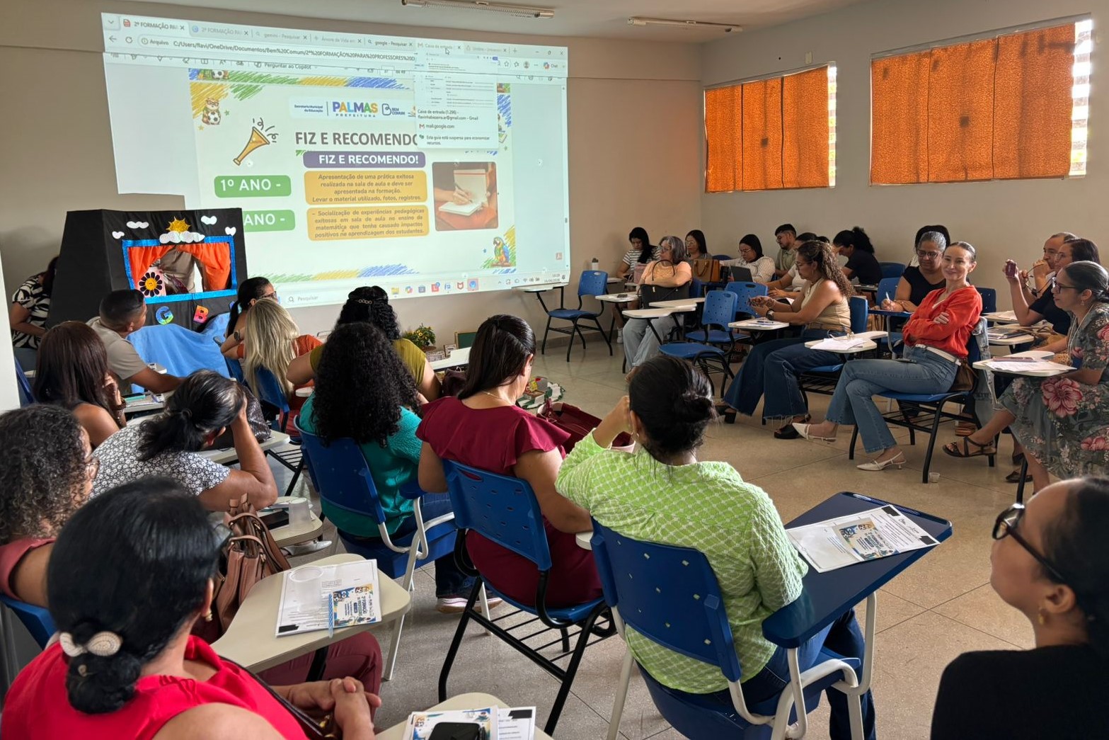 Professores participam de formação sobre novo material de alfabetização da rede municipal