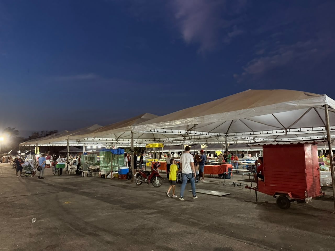 Prefeitura de Palmas intensifica ações de fiscalização na estrutura provisória da Feira do Aureny III