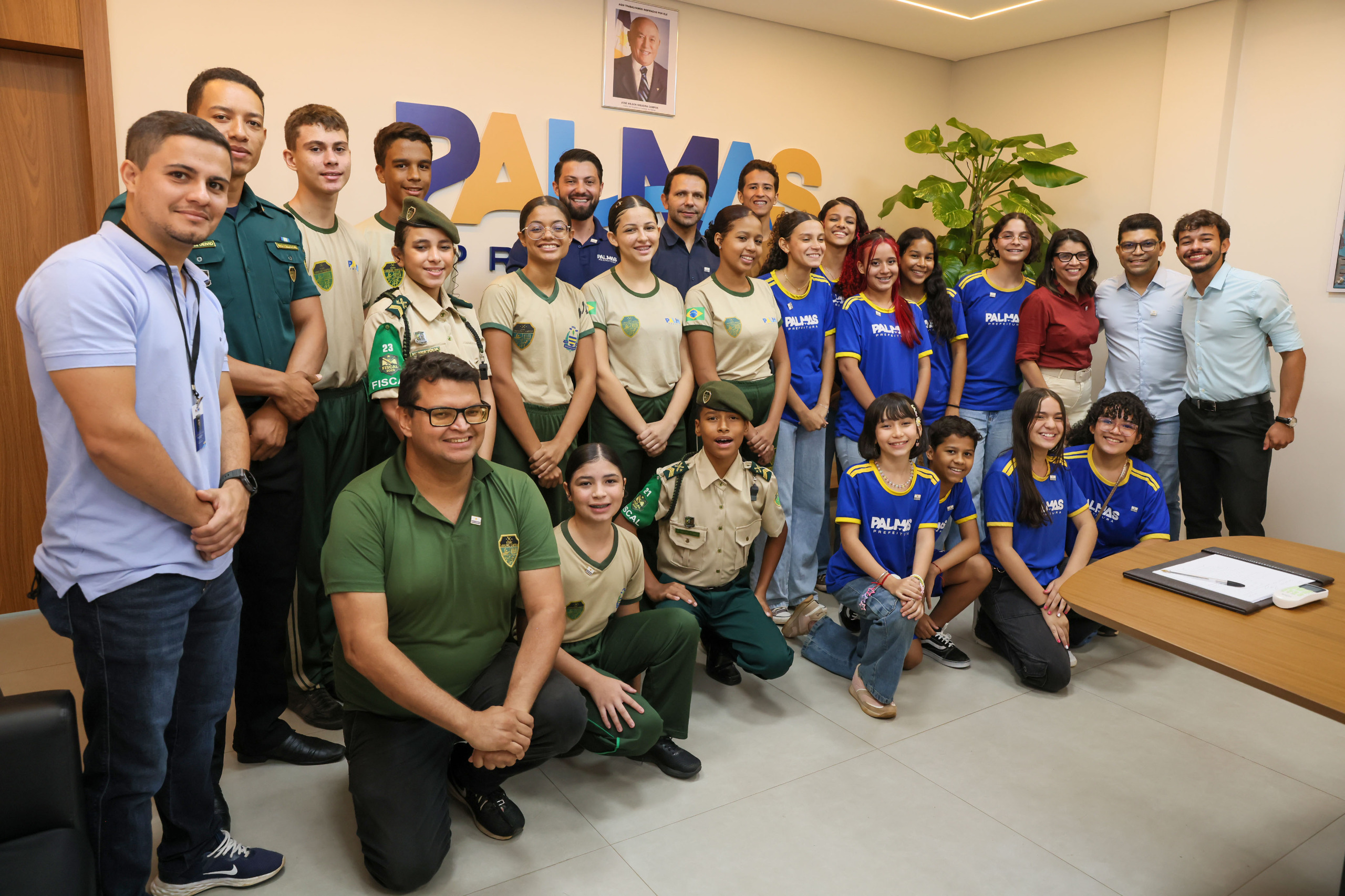 Representantes estudantis visitam o Paço Municipal e participam de bate-papo sobre política com gestores municipais