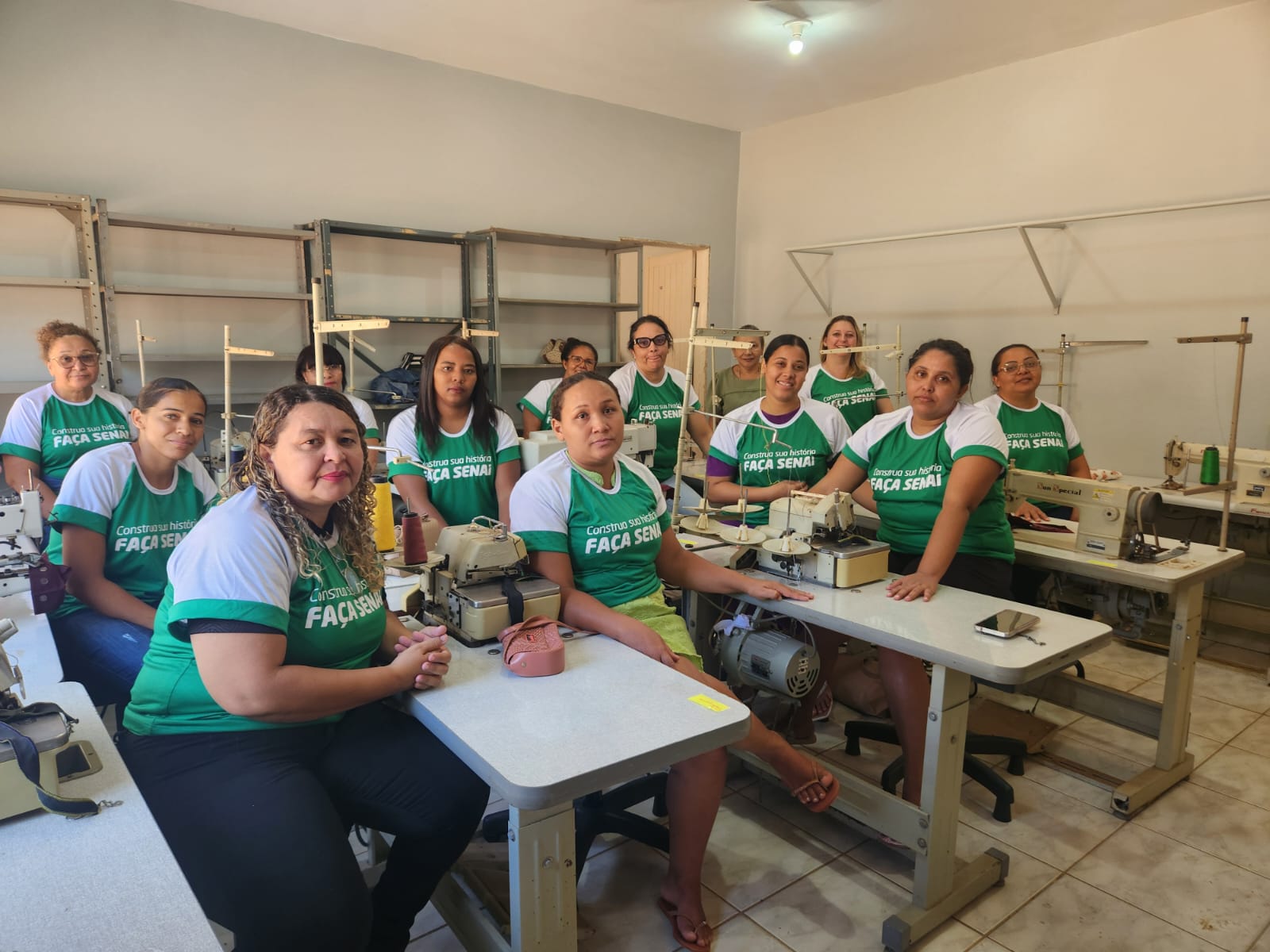 Prefeitura na Comunidade inicia curso de Costureiro Industrial em Malha no Jardim Aureny III
