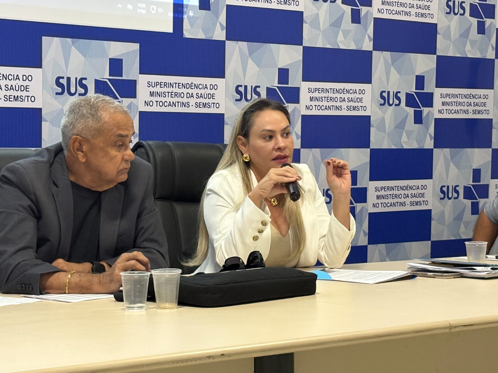 Secretária participa de reunião do Conselho Municipal de Saúde