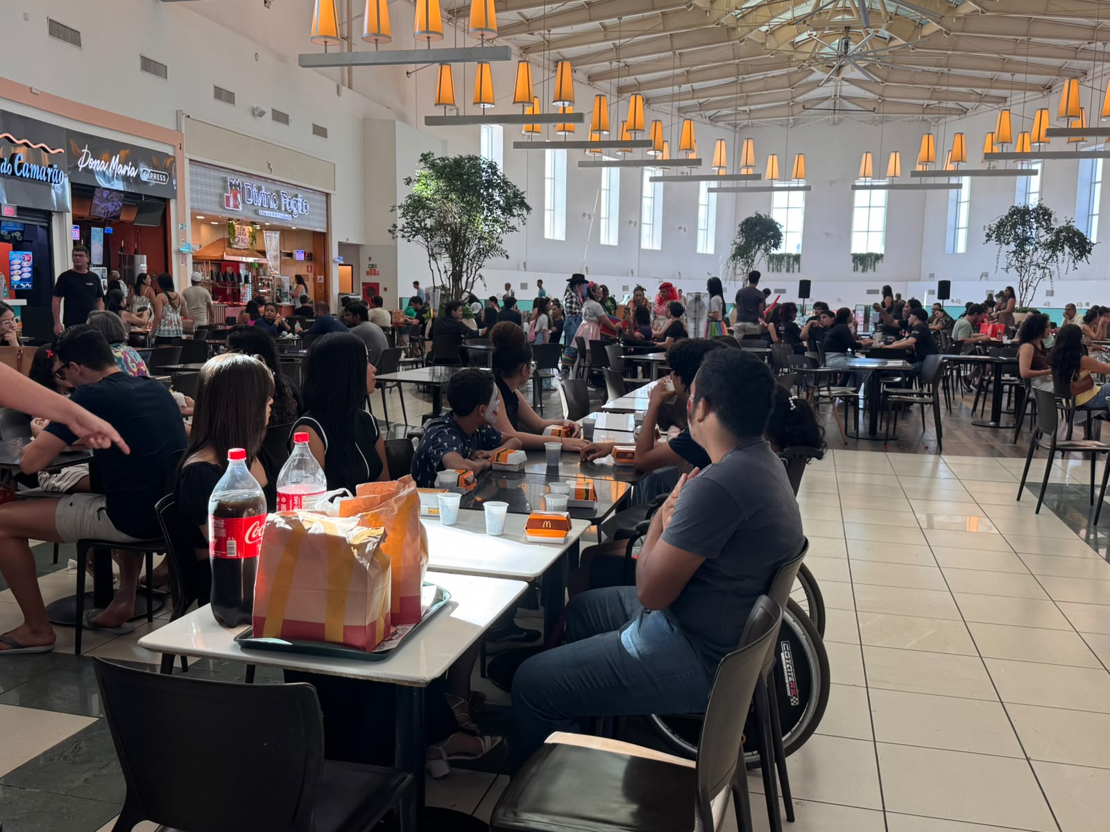 Crianças e adolescentes acolhidos da Prefeitura de Palmas tem tarde especial no shopping