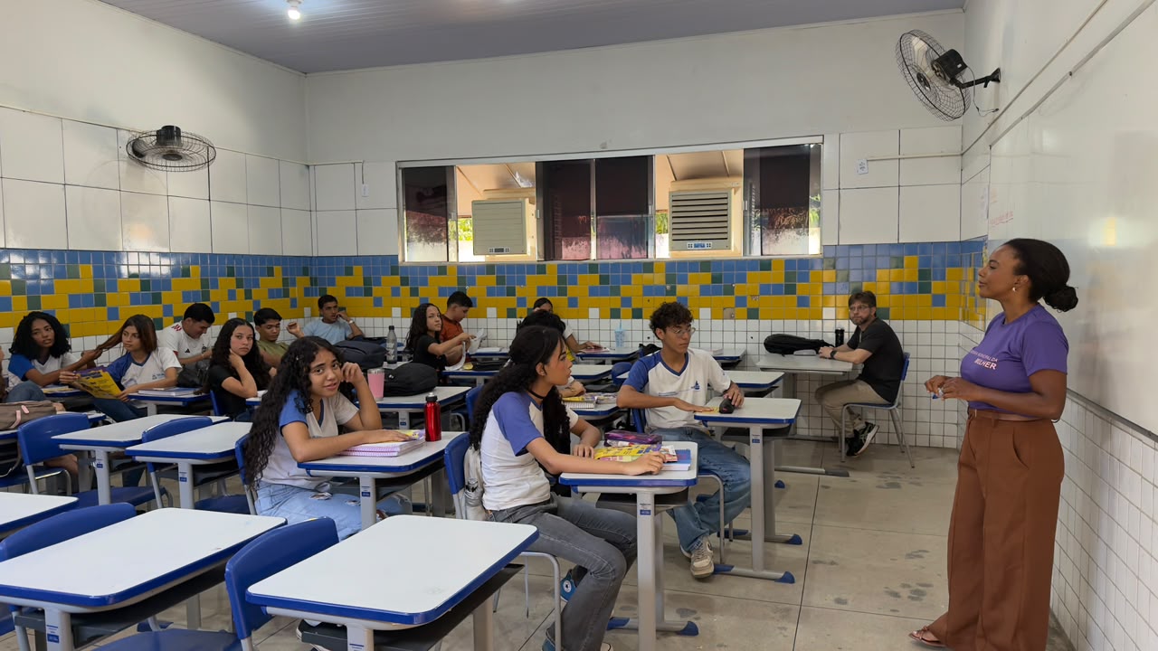 Palestra alerta estudantes do ensino médio para impacto da violência contra mulheres