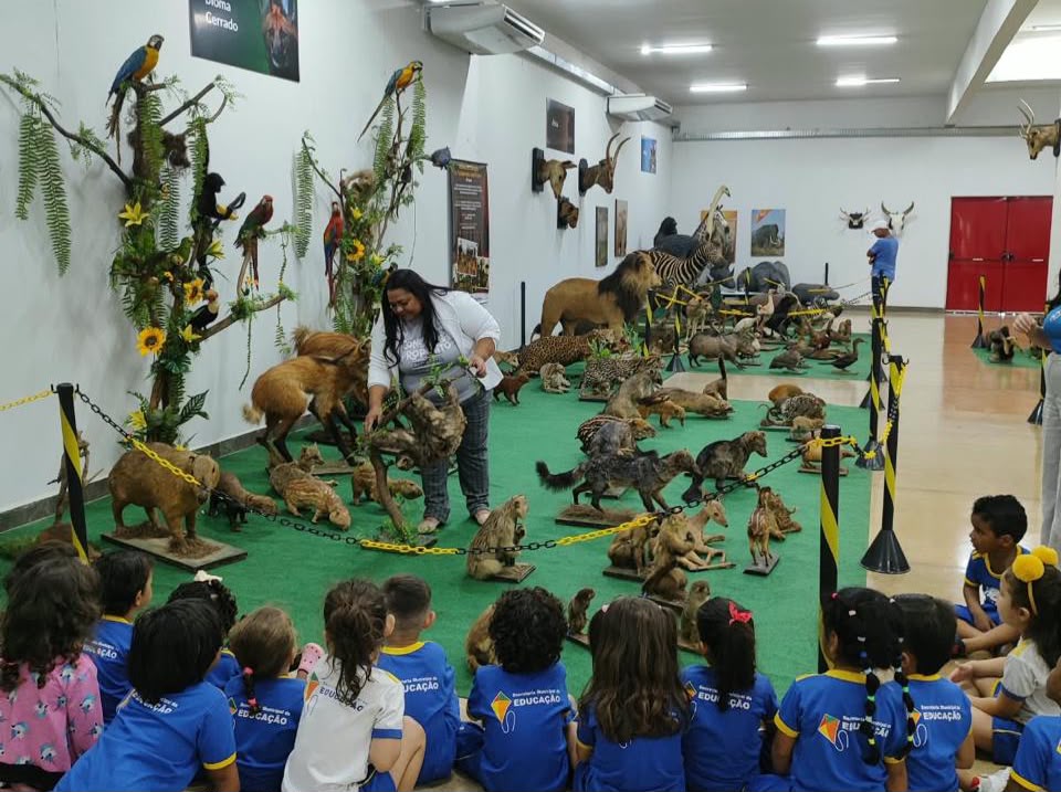 Cmei Cantinho do Saber realiza aula de campo no Museu de Zoologia para explorar a biodiversidade do Cerrado
