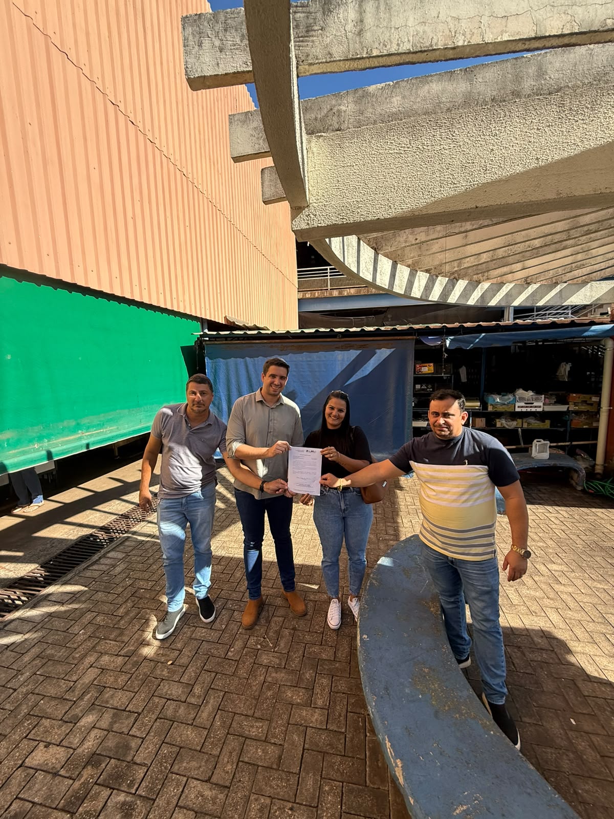 Empreendedora afetada por incêndio ganha novo ponto na Feira da 304 Sul e retoma atividades com apoio da Prefeitura