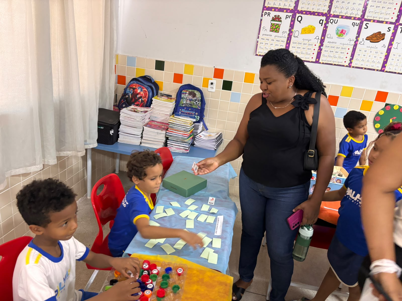 ETI Cora Coralina promove feira interdisciplinar com o olhar para inclusão e a inovação