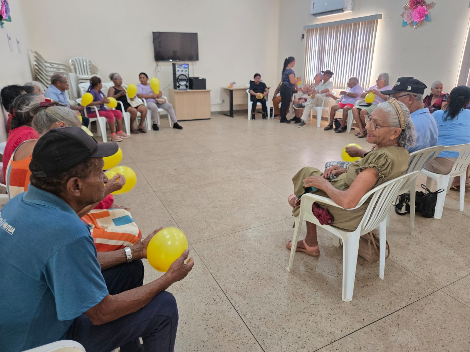 Cras Karajá I promove atividade de resgate de memórias com grupo Feliz Idade