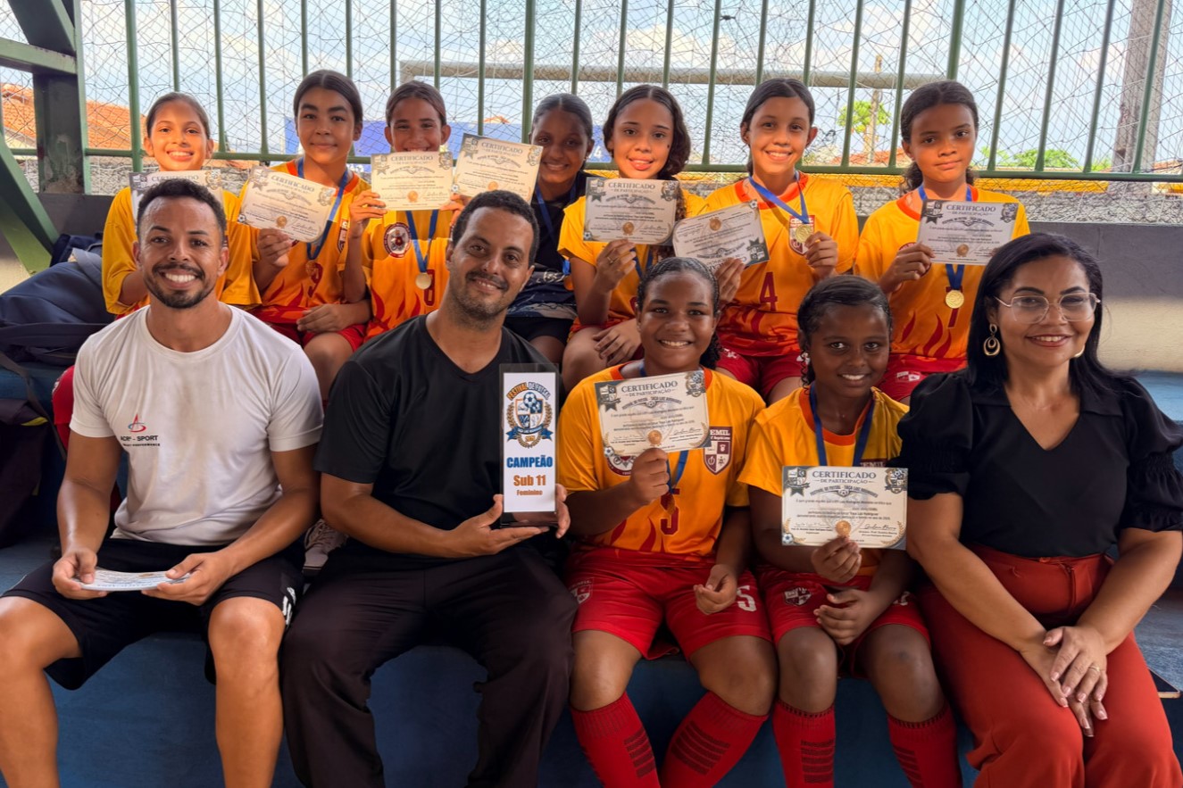 Taça de Futsal ETI Luiz Rodrigues reúne mais de 100 estudantes em evento integrado à Semana da Criança