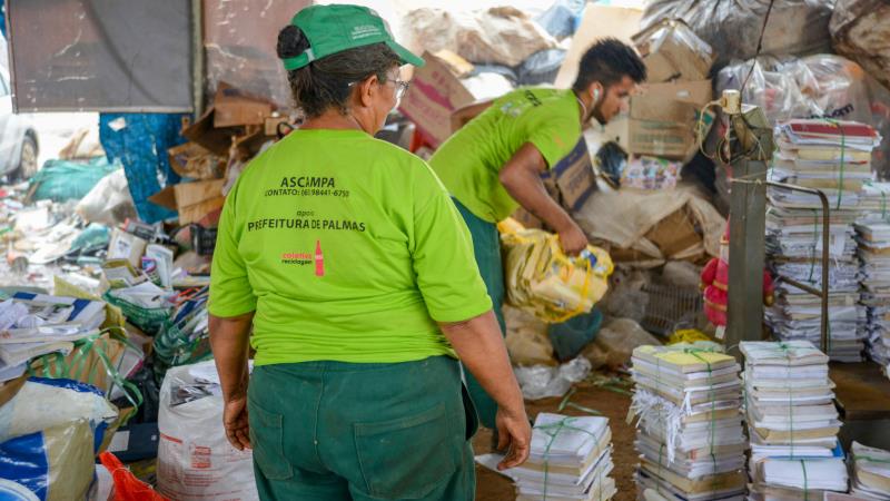 Criado pela Prefeitura de Palmas, Programa Bolsa Catador vira lei