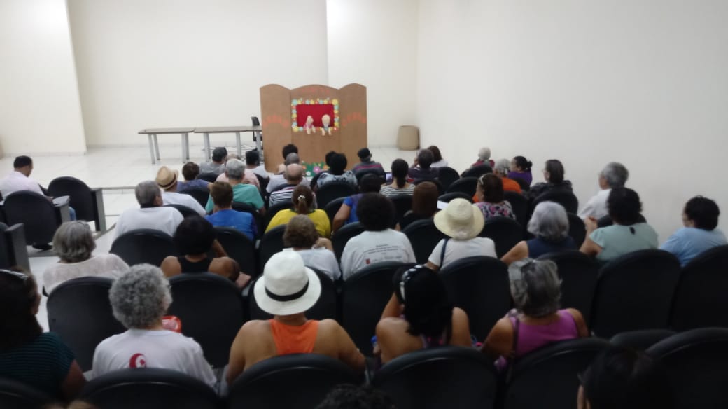 Campanha Faça Bonito: Teatro de fantoches orienta idosos sobre como identificar sinais de abuso em crianças e adolescentes