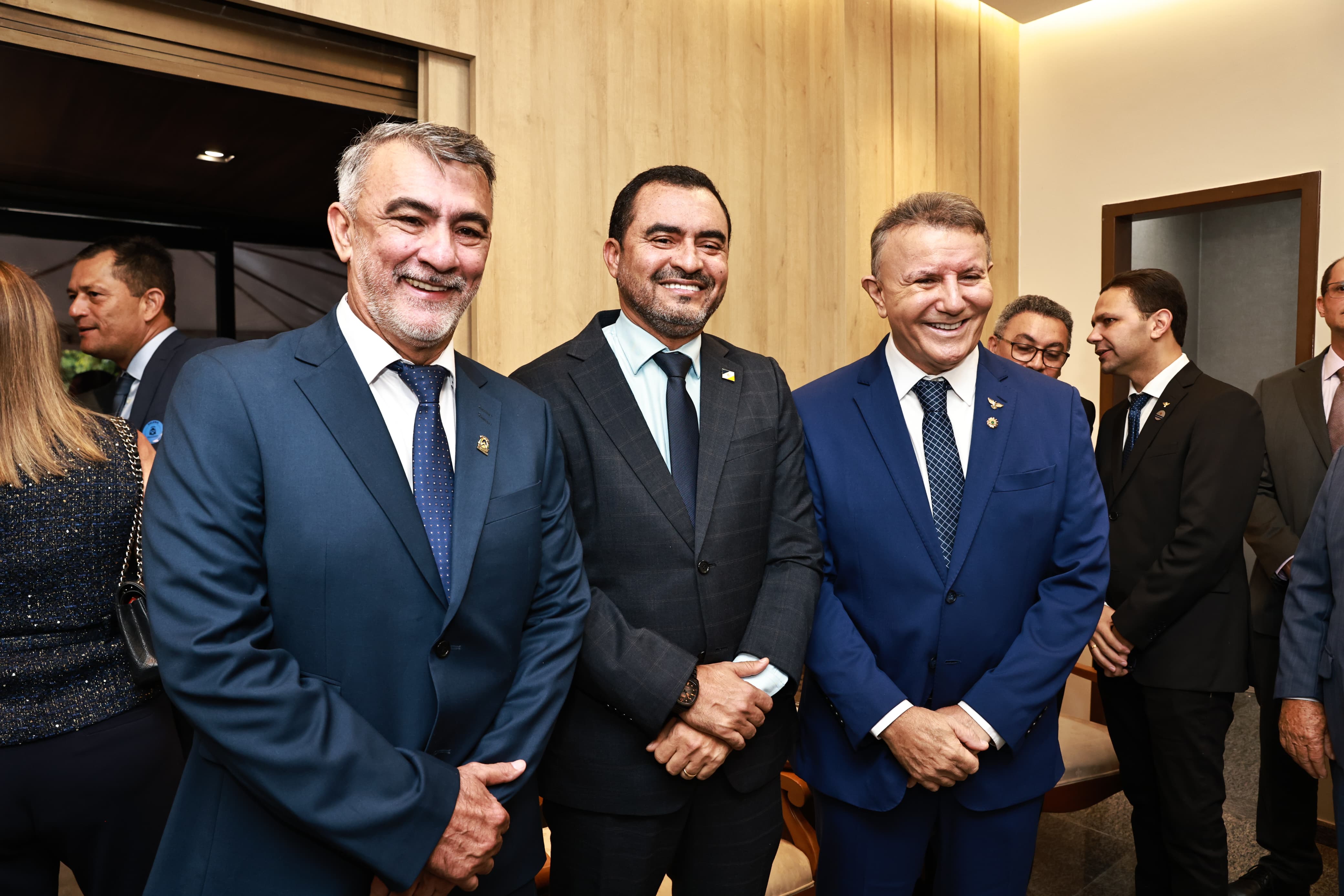 Presidente da Assembleia Legislativa Amélio Cayres, governador Wanderlei Barbosa, e o prefeito de Palmas Eduardo Siqueira Campos (da esquerda para direita)