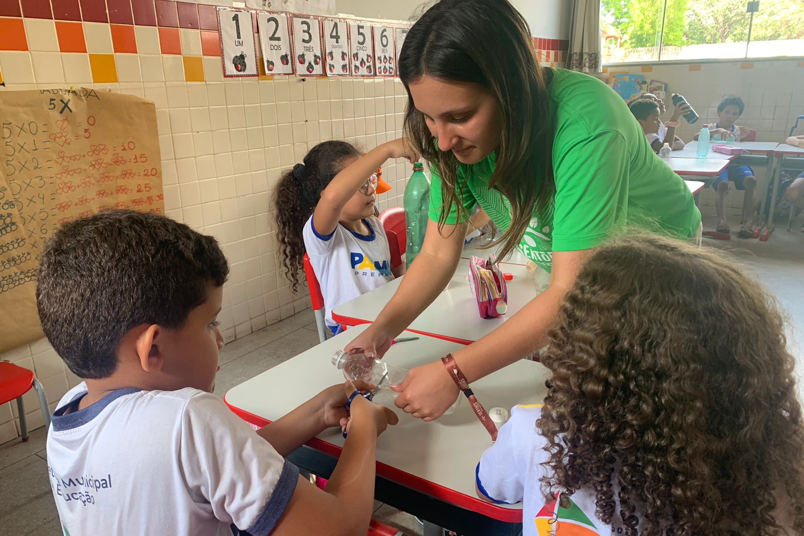 Alunos da Escola Degraus do Saber participam de programação educativa dedicada à preservação ambiental