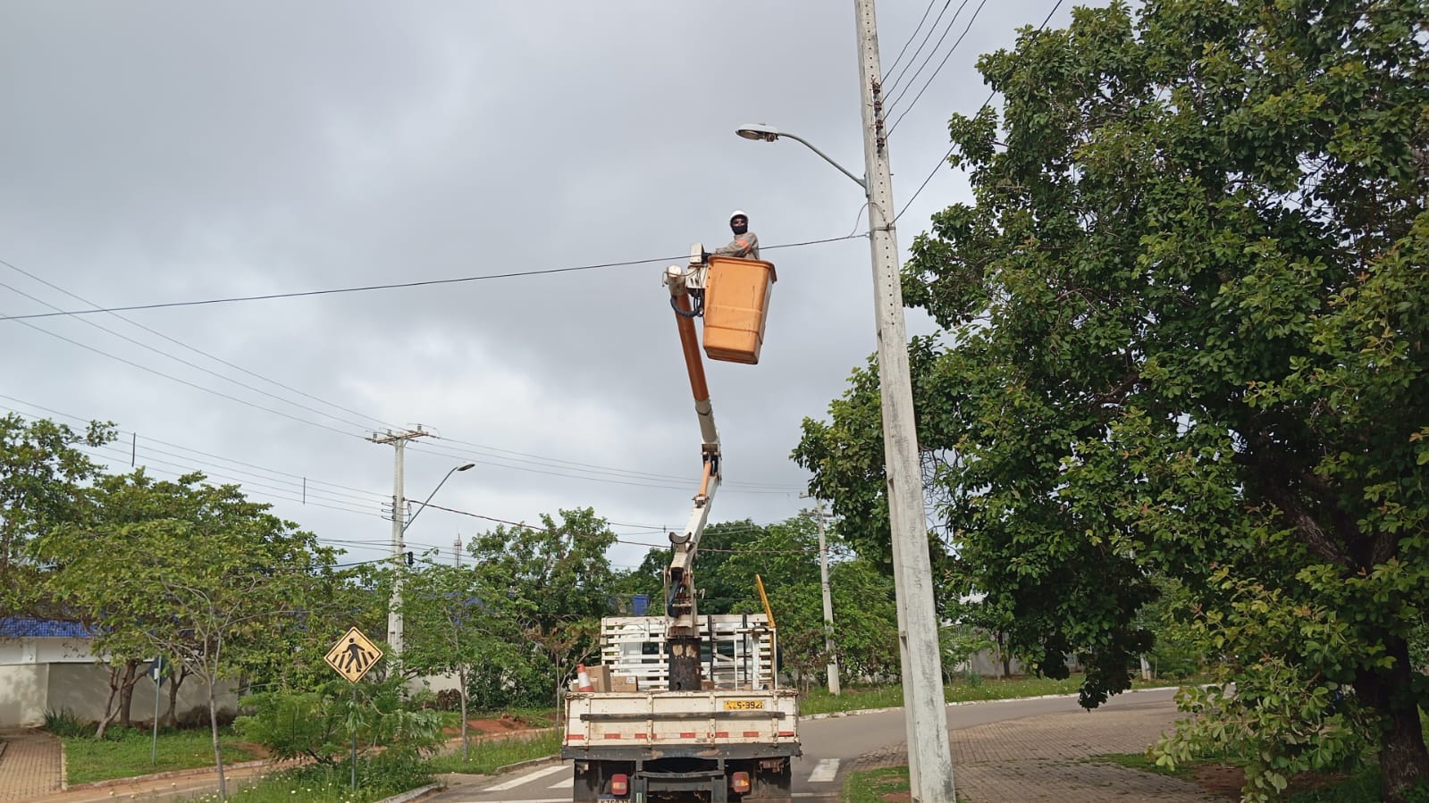 Trocas de luminárias na Arso 32 (305 Sul) 