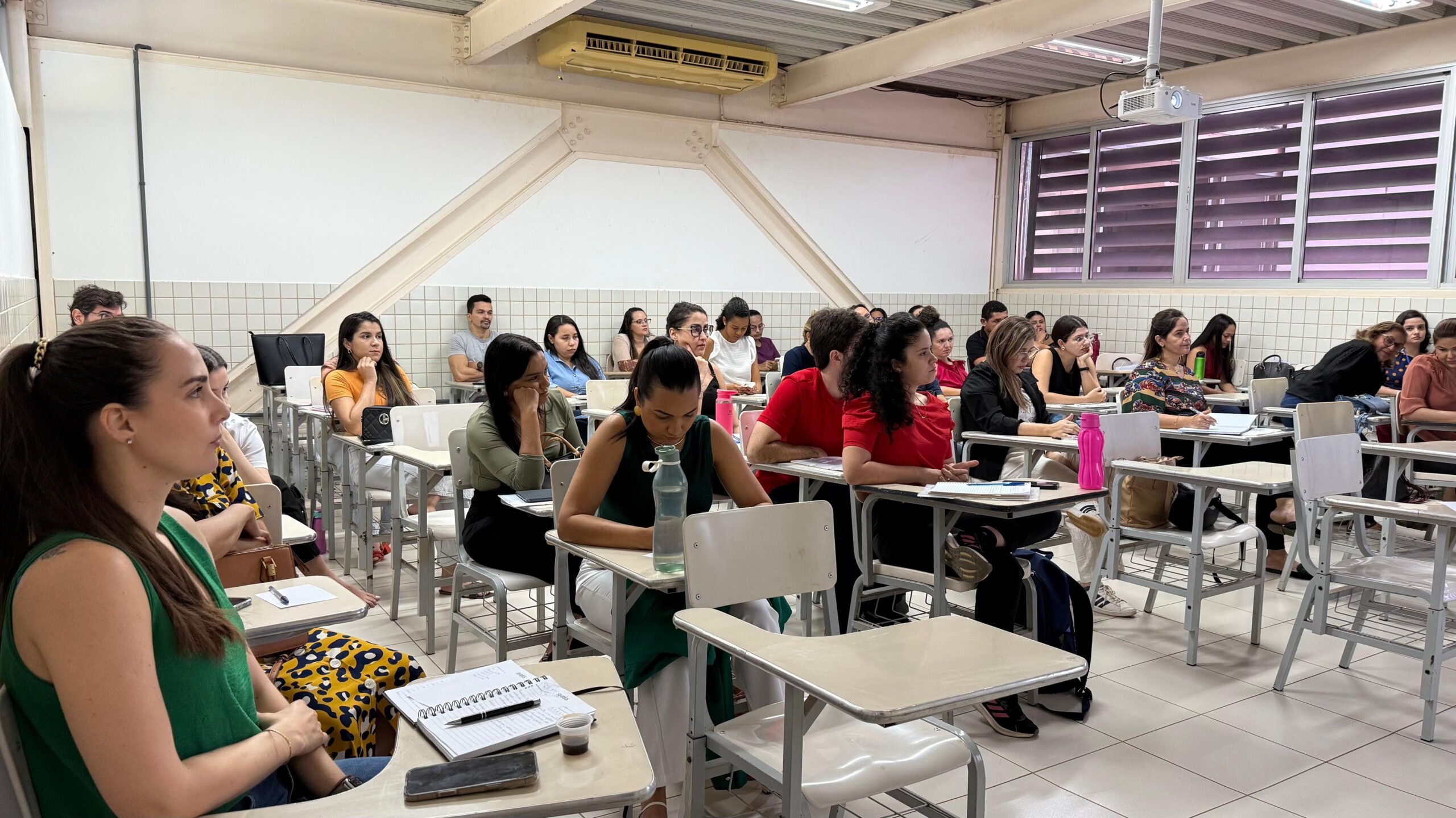 Médicos, enfermeiros e fisioterapeutas do SUS participam de capacitação sobre hanseníase