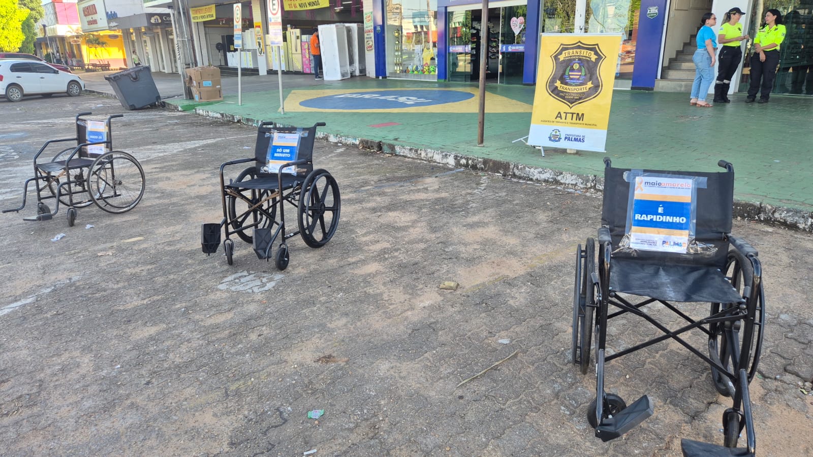 Intervenção urbana promove reflexão sobre acessibilidade e respeito às vagas preferenciais no trânsito