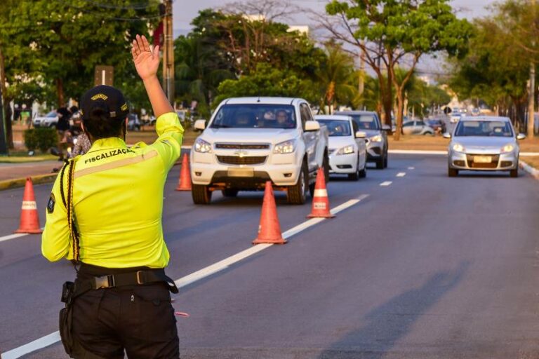 Agentes de Trânsito da Capital garantem a segurança de atletas na Corrida da Caixa