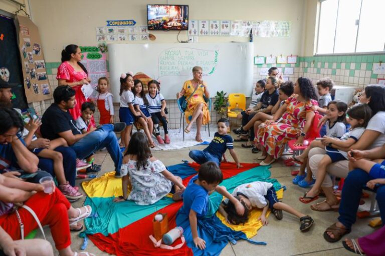 Chá com Cora evolve comunidade escolar e familiares de alunos do Cmei Amâncio de Moraes