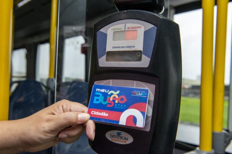 Transporte coletivo adota pagamento exclusivo por carteirinha eletrônica