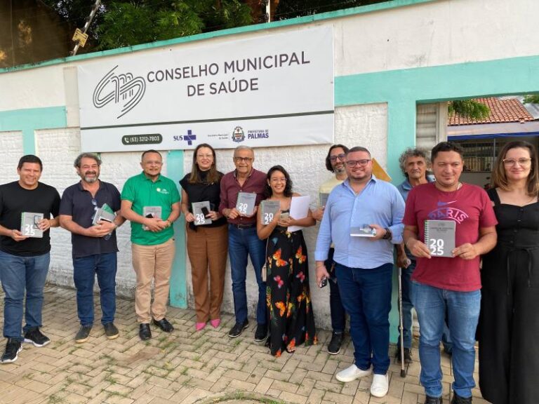 Semus entrega materiais personalizados ao Conselho Municipal de Saúde