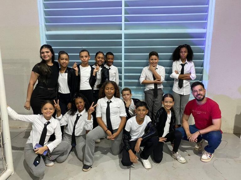 Alunos da rede municipal de ensino apresentam espetáculo de dança 'Rádio Memória'