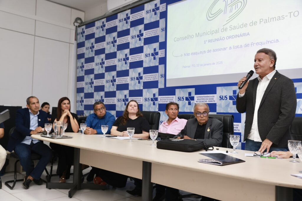 Ainda durante a reunião, Eduardo Siqueira respondeu a questionamentos de conselheiros e abriu as portas da Prefeitura para o diálogo - Foto: Flávio Cavalera