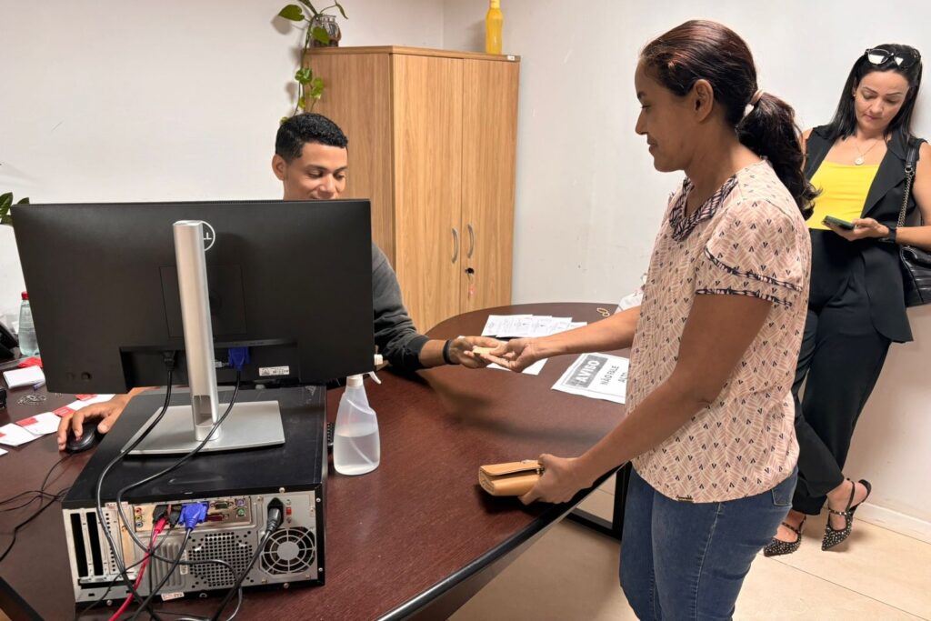 Maria Cléia assinou contrato e foi lotada na ETI Fidêncio Bogo Foto: Iolete Marques - Foto: Divulgação