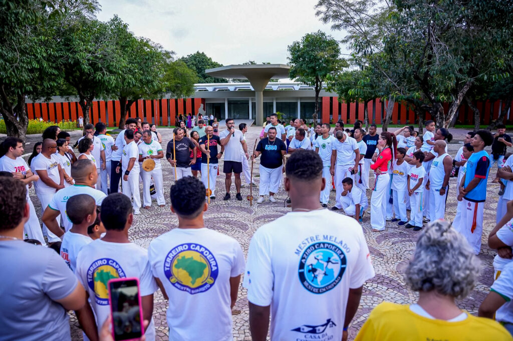 Secretário José Eduardo Azevedo prestigiou a 1ª roda de capoeira do Bosque dos Pioneiros de 2025 - Foto: Adilvan Nogueira/Divulgação SESI