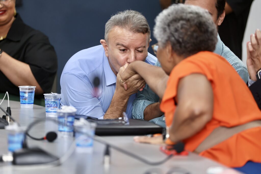 Além do prefeito Eduardo Siqueira e do secretário José Eduardo, também participaram da reunião líderes do movimento negro e outras autoridades - Foto: Flávio Cavalera