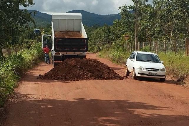 Serviços de recuperação de estradas vicinais da zona rural de Palmas estão a todo vapor pela Secretaria Municipal de Agricultura e Serviços do Interior - Foto: Divulgação