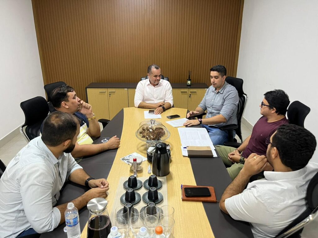 Durante reunião foram discutidos projetos já existentes, valores e custos das obras - Foto: Tainara Saraiva/Sedeem