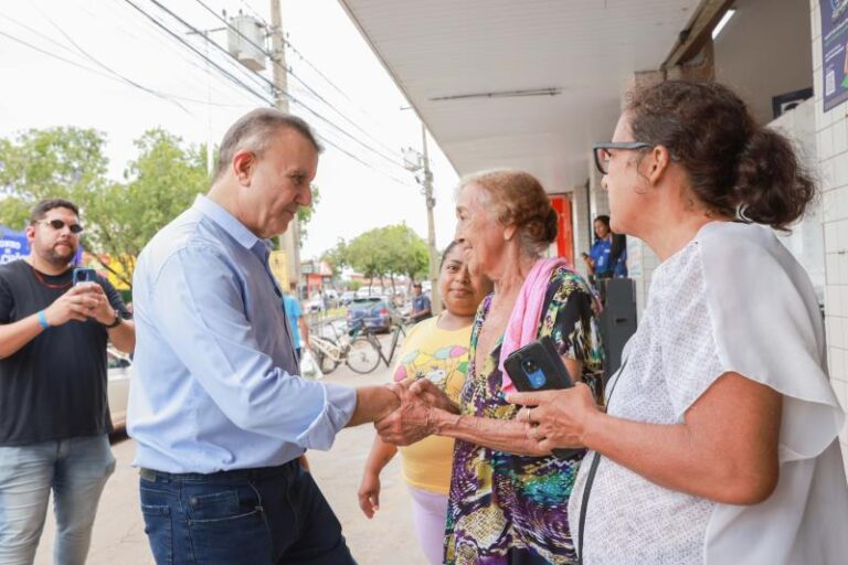 Prefeito Eduardo Siqueira visita Avenida Tocantins e ouve demanda da comunidade sobre revitalização