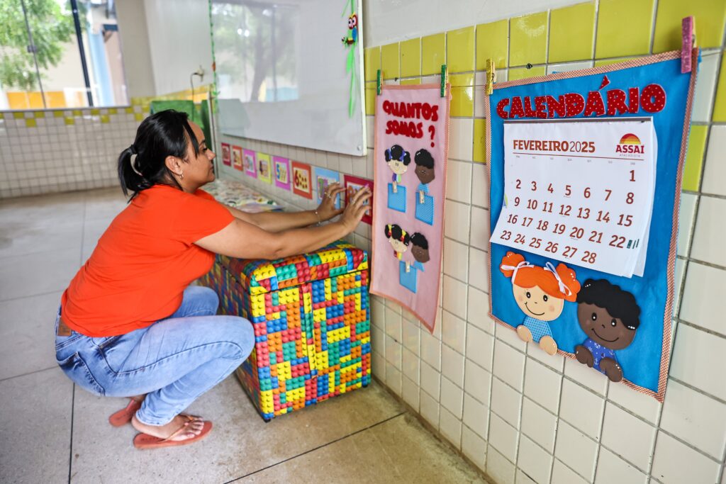 Mutirão de limpeza para receber alunos sendo realizado nos cmeis - Foto: Lia Mara/Secom Palmas