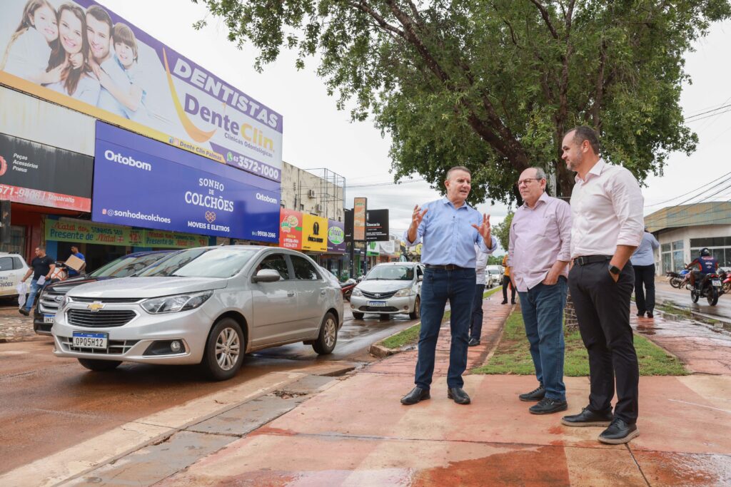 Prefeito Eduardo Siqueira Campos e os secretários de Infraestrutura e Obras Públicas e de Planejamento Urbano - Foto: Francisco Barros / Secom Palmas