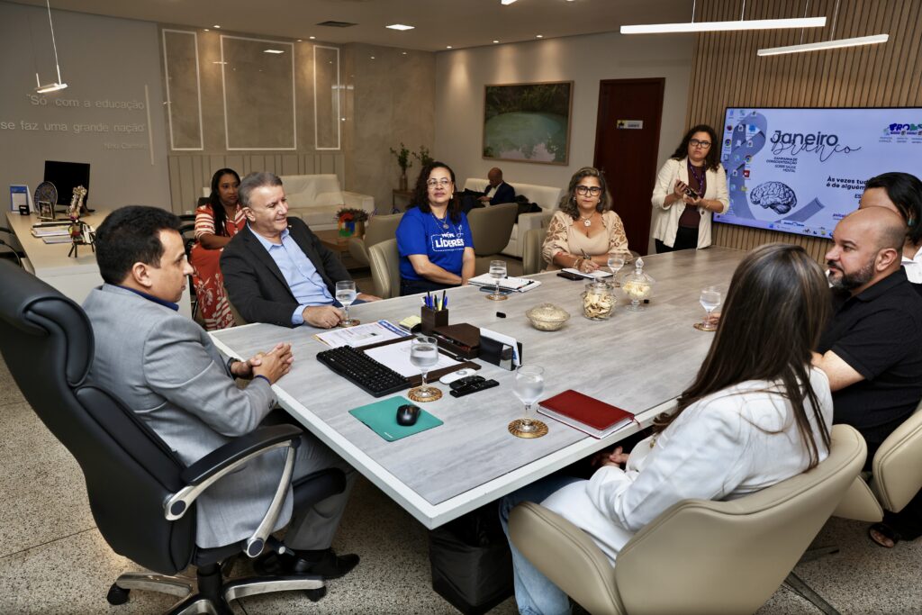 Gestores falaram sobre adesão da rede municipal aos programas estaduais e fortalecimento da parceria entre município e governo estadual - Foto: Flávio Cavalera