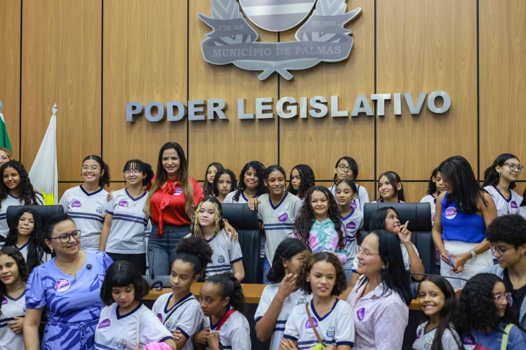 Estudantes do 6 º ao 9º participaram da palestra sobre a impôrtancia do voto feminino - Foto: Francisco Barros