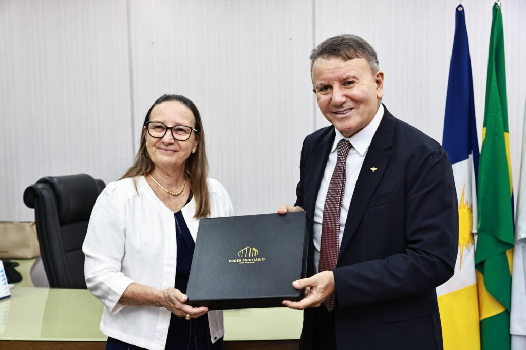 Eduardo Siqueira Campos em reunião na sede do Poder Judiciário do Tocantins - Foto: Edu Fortes